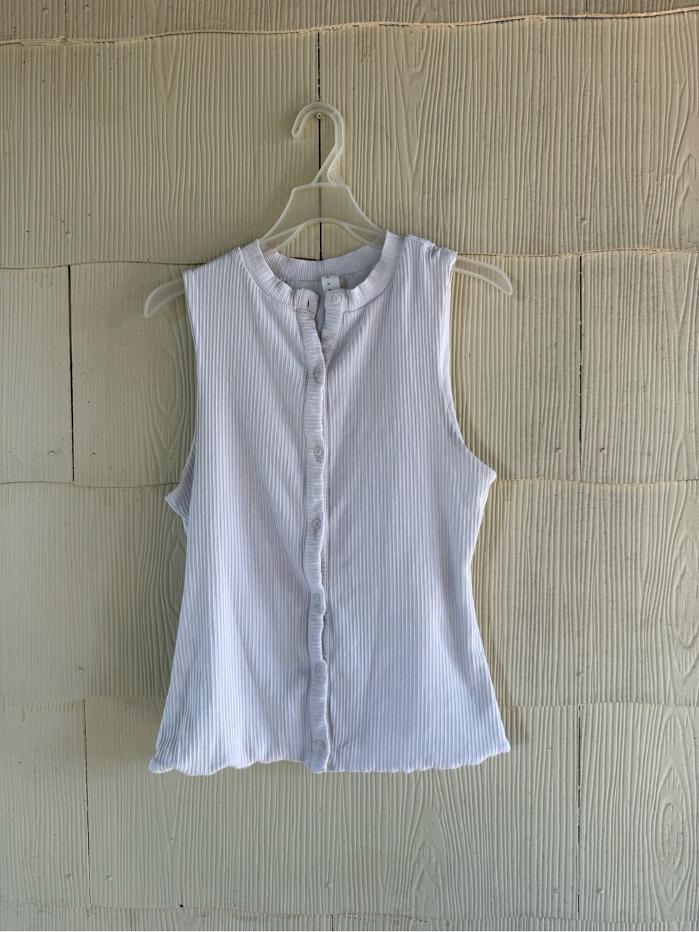 MISSGUIDEDED Ribbed Buttoned Crew Neck Sleeveless Vest Top